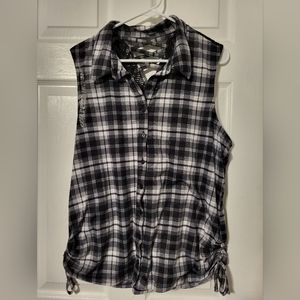 Sleeveless checkered shirt. Young misses xxxl 19.  Equal to xl womans